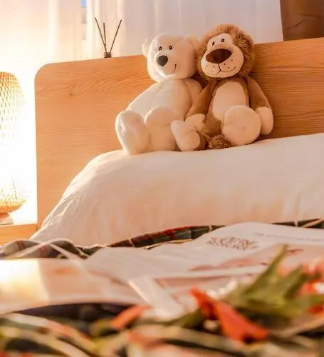 5Min Metro, 6Min Hongdae, 명동, Gyeongbokgung, Sinchon, Arex, Airport Bus, Convenience Store 10Sec