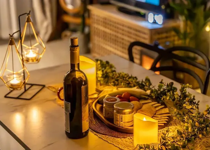 5Min Metro, 6Min Hongdae, 명동, Gyeongbokgung, Sinchon, Arex, Airport Bus, Convenience Store 10Sec Seúl