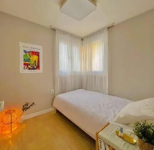 5Min Metro, 6Min Hongdae, 명동, Gyeongbokgung, Sinchon, Arex, Airport Bus, Convenience Store 10Sec Apartamento *