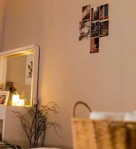 5Min Metro, 6Min Hongdae, 명동, Gyeongbokgung, Sinchon, Arex, Airport Bus, Convenience Store 10Sec * Seúl
