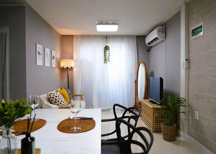 Apartamento 5Min Metro, 6Min Hongdae, 명동, Gyeongbokgung, Sinchon, Arex, Airport Bus, Convenience Store 10Sec